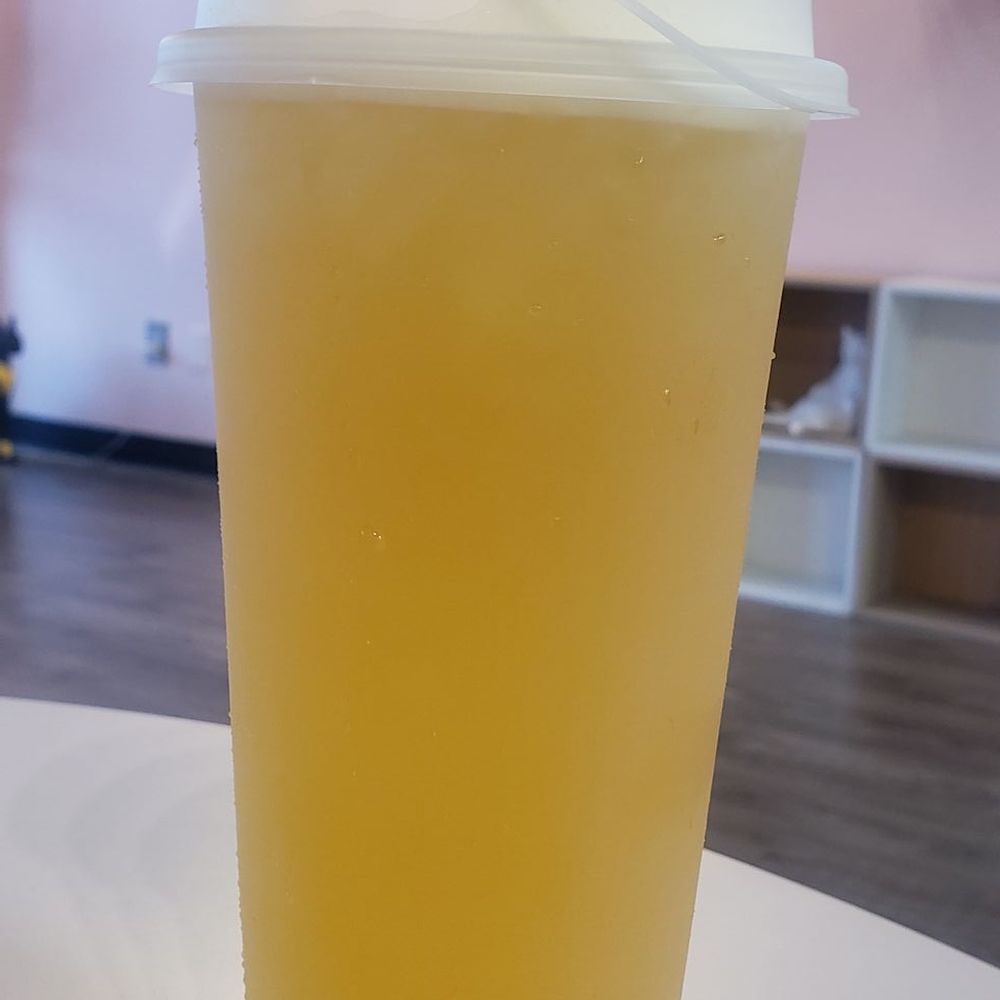 White peach tea + crystal boba White peach tea + crystal boba