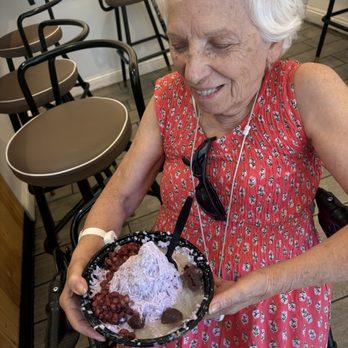 ES tea - Taro shaved ice with Mochi, leeches and red bean! Sooooi delicious!!!! - Shaved Ice Near Me - Simi Valley, California
