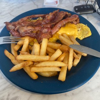 Mineola Diner - Diners Near Me - Mineola, New York