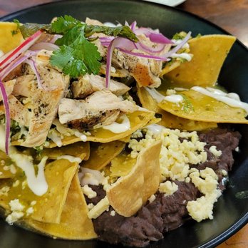 El Huerto del Edén - Chilaqueles Verde con pollo - Salad Near Me - Cancún, ROO