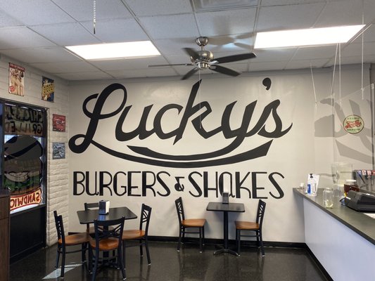Lucky's Burgers & Shakes by null