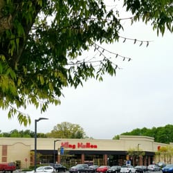 King Kullen - View of King Kullen from across the parking lot