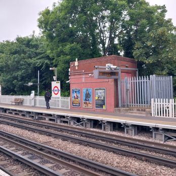 East Acton Underground Station - Platform - Train Stations Near Me - London, XGL
