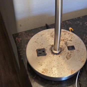 Quality Inn Fallbrook I-15 - Outdated lamp full of rust - Hotels Near Me - Fallbrook, California
