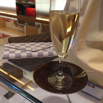 Louis Vuitton - Luggage Near Me - Paris, 75 Louis Vuitton - Luggage Near Me - Paris, 75