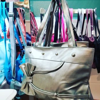 Footrafic - Purses. - Shoe Stores Near Me - Placerville, California