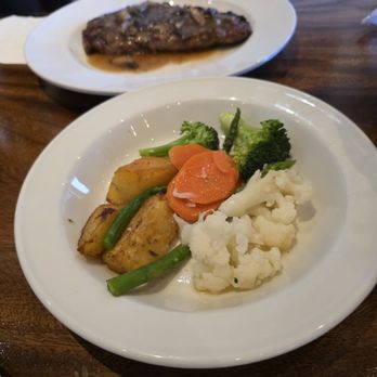 Anna And Lucio's Trattoria - Ribeye AAA 10oz - Salad Near Me - Maple, Ontario