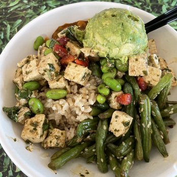 Fresh Kitchen - Six bowl with tofu, green beans, avocado, cauliflower potato mash and chickpea curry - New American Near Me - Orlando, Florida