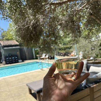 North Block - Enjoying wine at the pool area - Hotels Near Me - Yountville, California North Block - Enjoying wine at the pool area - Hotels Near Me - Yountville, California