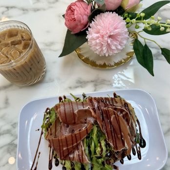 Pour and Decor - Fig and pig on sourdough Brown sugar latte -iced - Coffee & Tea Near Me - St. Petersburg, Florida