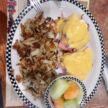 Black Bear Diner - Eggs Benedict with Strip-Cut Hash Browns - Diners Near Me - Rancho Cucamonga, California