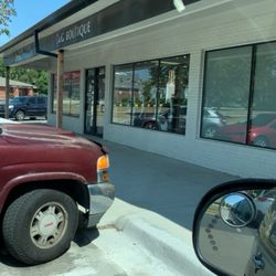 G&G Fashion Boutique - View from parking lot