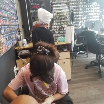Abstract Nails  - Very cramped! - Nail Salons Near Me - Hyattsville, Maryland