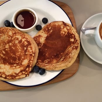 Tomtom Mess Hall - Superb pancakes - fluffy and melty on the inside, crisp on the outside. With maple syrup and blueberries. - Breakfast & Brunch Near Me - London, XGL