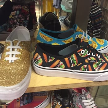 Journeys - Shoe Stores Near Me - Las Vegas, Nevada