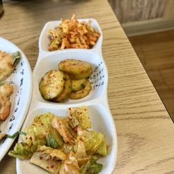 Togo Korean Kimbob - Kim chi ban chan