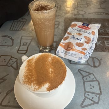 Cat & Cloud - Chai Latte, Creamy Beige - Coffee & Tea Near Me - Santa Cruz, California