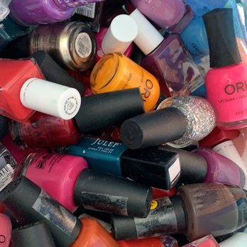 Thuy's Mobile Spa Services - And more polish colors... - Nail Technicians Near Me