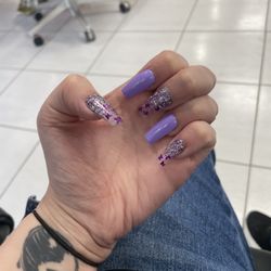 Pretty butterfly acrylic nails