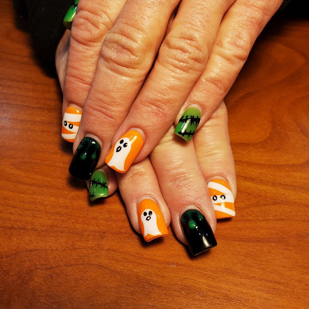 Wink Hair Nails & More Logo