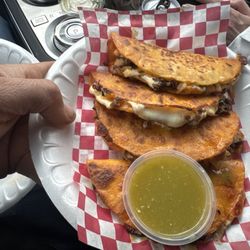 N & M Tacos De Birria - Quesabirras