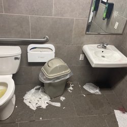 7-Eleven - Looks like it hasn't been cleaned in ages