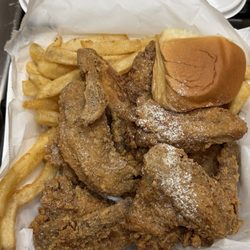 JJ Fish & Chicken - 6 Wings Dinner