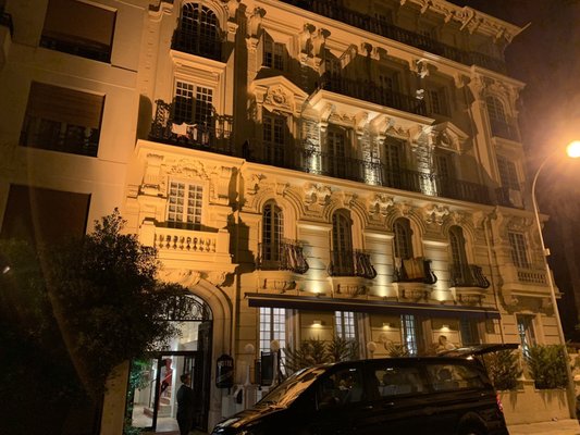 Foto de Hôtel Nice Excelsior - Niza, 06, FR. Hotel at night