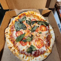 Camellia City Pizza - Margherita Pizza