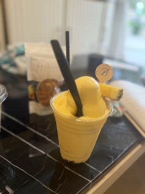 Bellagio Pool by null