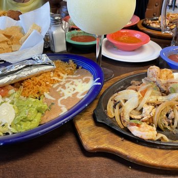 El Caporal Mexican Restaurant - Jalisco Fajitas - Mexican Near Me - Camdenton, Missouri El Caporal Mexican Restaurant - Jalisco Fajitas - Mexican Near Me - Camdenton, Missouri