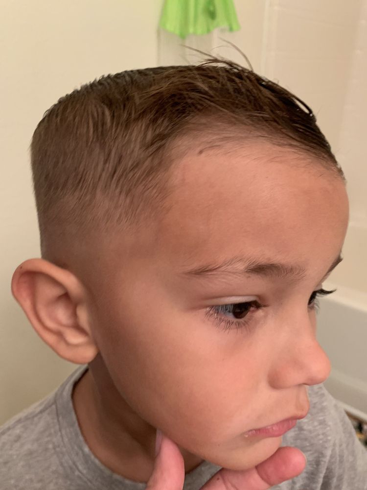 Papi's Barber Shop Logo