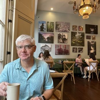 Fleur De Lis - Sunny spot to enjoy breakfast at a table for two - Breakfast & Brunch Near Me - New Orleans, Louisiana
