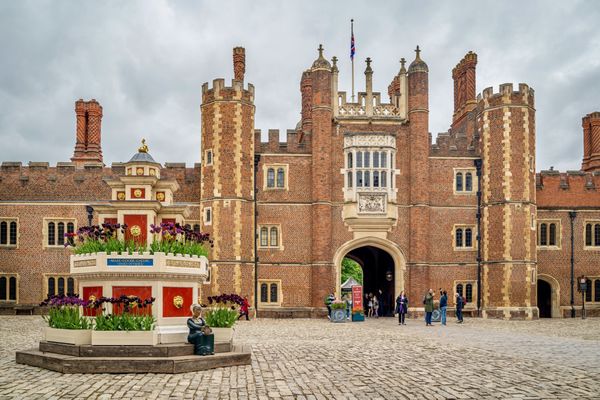 Hampton Court Palace by null