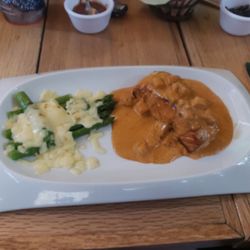 Magdalena 7 - Salmon en salsa de chipotle