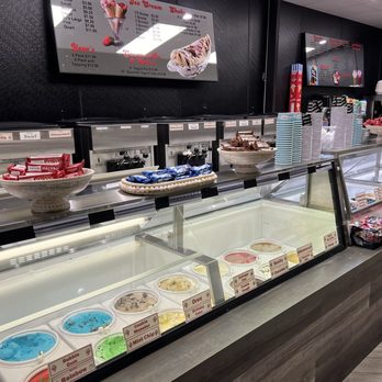 Brendy’s At the Reserve - Numerous soft serve flavors behind the cases - Ice Cream & Frozen Yogurt Near Me - Boca Raton, Florida Brendy’s At the Reserve - Numerous soft serve flavors behind the cases - Ice Cream & Frozen Yogurt Near Me - Boca Raton, Florida