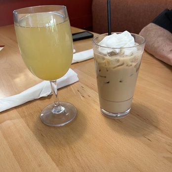 Ruby Sunshine Charleston Downtown - Peach Bellini and a boozy coffee - Breakfast & Brunch Near Me - Charleston, South Carolina Ruby Sunshine Charleston Downtown - Peach Bellini and a boozy coffee - Breakfast & Brunch Near Me - Charleston, South Carolina