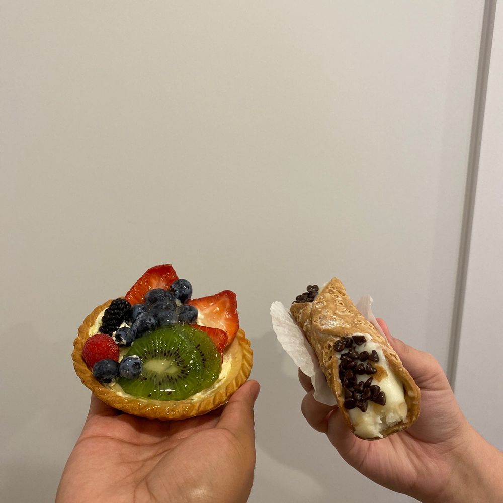 Park View Market - Fruit tarte and chocolate chip cannoli - Juice Bars & Smoothies Near Me - New York, New York Park View Market - Fruit tarte and chocolate chip cannoli - Juice Bars & Smoothies Near Me - New York, New York