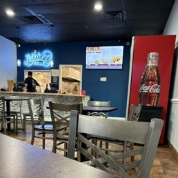 A quaint little hidden gem on the side of an almost abandoned strip mall. Ambiance is modern, very clean and well maintained.