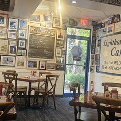 Lighthouse Cafe - So cute! Clean!