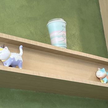 3CAT Handcrafted Beverage - Cats up above to the left of the counter - Juice Bars & Smoothies Near Me - Tustin, California