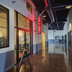 Holiday Salon & Bathhouse