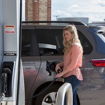 Harris Teeter Fuel Center - a woman filling her car with gas - Gas Stations Near Me - Wilmington, North Carolina Harris Teeter Fuel Center - a woman filling her car with gas - Gas Stations Near Me - Wilmington, North Carolina