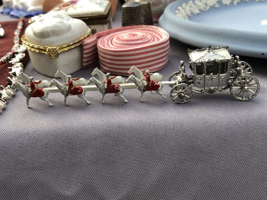 Marché aux puces de la Porte de Vanves by null