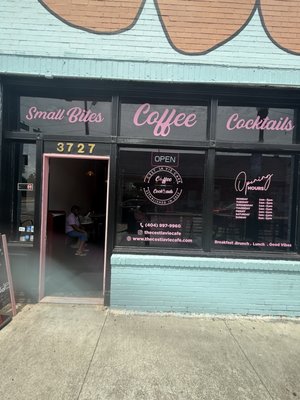 C'est La Vie Cafe by null