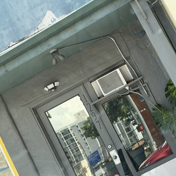The Green Comb - Hair Salons Near Me - Honolulu, Hawaii The Green Comb - Hair Salons Near Me - Honolulu, Hawaii