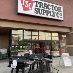 Tractor Supply - Storefront