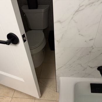 Hilton Milwaukee - There's the toilet - Hotels Near Me - Milwaukee, Wisconsin