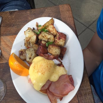 High Hand Cafe - Eggs Benedict split - New American Near Me - Loomis, California High Hand Cafe - Eggs Benedict split - New American Near Me - Loomis, California