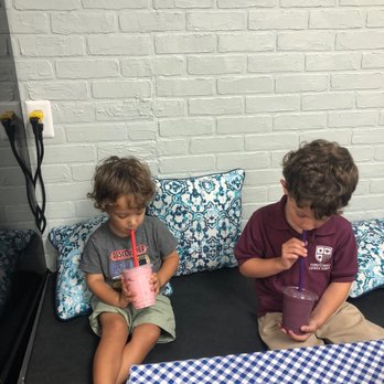 Maggie's Cafe and Smoothies - Strawberry banana and mixed berry smoothies - Juice Bars & Smoothies Near Me - Safety Harbor, Florida Maggie's Cafe and Smoothies - Strawberry banana and mixed berry smoothies - Juice Bars & Smoothies Near Me - Safety Harbor, Florida